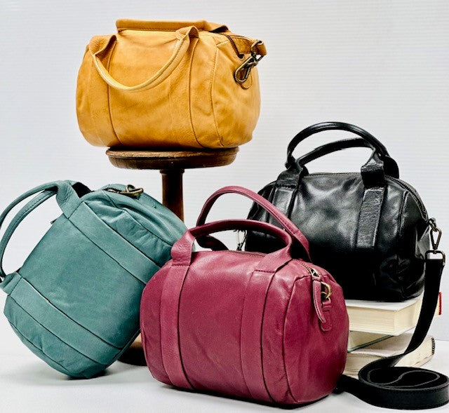 Billie Leather Crossbody Bag - Image 11
